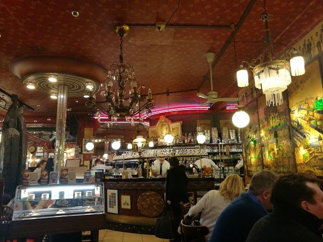 Cafe du Palais
